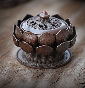 Quemador de incienso de metal hecho a mano de lujo para fragancia de Oud, pieza decorativa para interiores. - Product Image 5