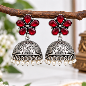 Pendientes Colgantes de Moda con Diseño de Flor de Granate Rojo y Latón Plateado Oxidado |   Jhumka Étnica India de Fábrica Directa al por Mayor |   Personalizado - Product Image 5