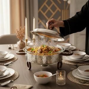 Calentador de Comida Tipo Buffet de Lujo, Redondo, de Metal Martillado, con Interior de Vidrio, Asa de Madera y Exterior con Recubrimiento en Polvo - Product Image 2
