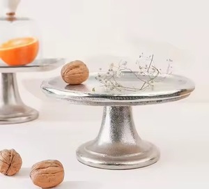 Support à gâteau élégant en métal pour réception, présentoir à desserts, support à cupcakes, vitrine de mariage durable - Product Image 2