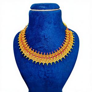 Conjunto de Collar de Monedas Lakshmi de Joyería Tradicional con Acabado Dorado Mate y Piedras de Rubí, Esmeralda y Kemp para Vestimenta Étnica Nupcial - Product Image 1