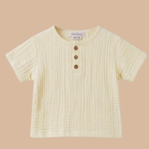 Camiseta Henley de Manga Corta de Muselina Orgánica Cot & Candy, Colección Brisa de Verano - Tops Elegantes para Bebés - Product Image 1