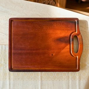 Tabla de cortar de madera de acacia hecha a mano por un artesano profesional: Tabla de cortar grande y resistente o tamaño personalizable - Product Image 5
