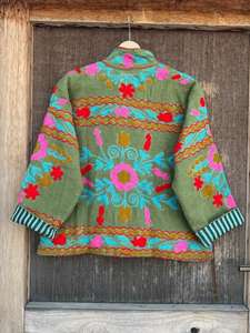 Chaqueta Bomber Suzani de Algodón Artesanal |   Patrón Floral Bordado a Mano |   Ropa de abrigo reversible y ecológica para festivales de invierno | - Product Image 6
