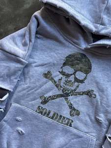 Sweat à capuche personnalisé pour homme, coupe courte, effet vieilli, manches déchirées, imprimé graphique, style streetwear, OEM ODM, marque privée, sweats à capuche tendance - Product Image 2