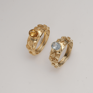 Anillo de Topacio Azul Natural, Anillo de Latón Hecho a Mano con Banda Texturizada, Anillo Clásico Elegante de Diseñador, Regalo de Joyería para Mujer - Product Image 2