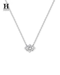 Pendentif en diamant taille princesse de luxe, collier géométrique en or 14K/18K, bijoux fins par Heerak Diamonds - Product Image 3