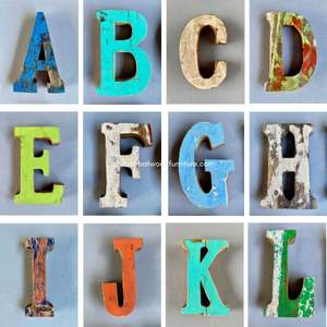 Letras y Números del Alfabeto Hechos a Mano con Madera de Barco Reciclada en Color Natural para Letreros, Decoración del Hogar o Venta al por Mayor para Tiendas - Product Image 2