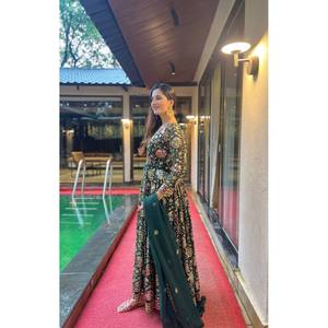 Ensembles pour femmes de créateur, nouveau style chic, robe Anarkali avec pantalon et dupatta - Product Image 2