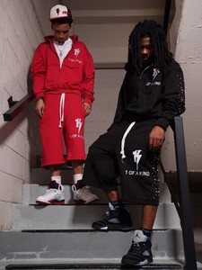 Ensemble streetwear homme personnalisé deux pièces noir : sweat à capuche zippé et short assorti en molleton décontracté - Product Image 4