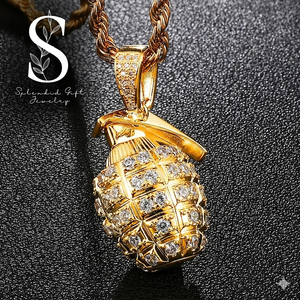 Colgante de granada de mano de moissanita brillante y llamativa, estilo hiphop, moderno y elegante, para hombre - Product Image 1