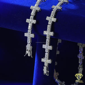 Chaîne à maillons croisés en argent sterling 925 unique, ornée de diamants de laboratoire, pour un bijou moderne et tendance. - Product Image 3
