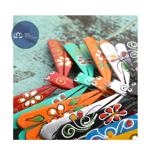 ÉXITO DE VENTAS Libélula de Bambú Pintada a Mano – Juguete Único de Equilibrio Gravitatorio para Decoración del Hogar y la Oficina - Product Image 1
