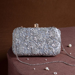 Pochettes de créateur en soie Zardozi, ornées de perles demi-lune, pour mariage, soirée, mode décontractée, style classique indien doux - Product Image 1