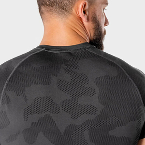 T-shirt de sport pour homme, coupe ajustée, personnalisable avec votre propre logo, teinture de vêtement, séchage rapide, respirant, pour la musculation et le fitness. - Product Image 6