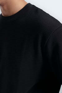 เสื้อยืดโพลีเอสเตอร์ 100% สีดำ สำหรับออกกำลังกาย วิ่ง แห้งเร็ว ทรงพอดีตัว ผู้ชาย รับผลิตเสื้อยืดเปล่าแบบสกรีนลายตามสั่ง ขายส่ง - Product Image 5