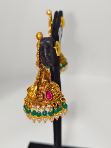 Pendientes Jhumka Antiguos de Oro Sólido de 22k, Hechos a Mano con Esmeraldas Verdes y Perlas Naturales para Bodas - Product Image 3