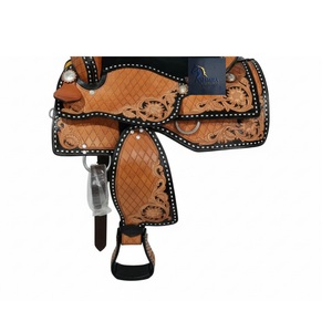 Silla de montar tipo barril de cuero color canela estilo Western con asiento de gamuza negra, diseño de ondas y motivos florales tallados a mano, conchos de diseño y juego de arreos 10"-18" - Product Image 2