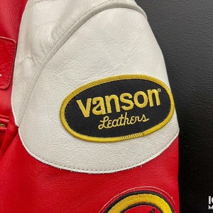 เสื้อแจ็คเก็ตหนังแท้ FG X VANSON สีแดง สำหรับนักแข่ง ป้องกันลม เป็นมิตรกับสิ่งแวดล้อม พร้อมระบบทำความร้อน สีพื้น แขนเสื้อแบบปกติ สำหรับผู้ชาย - Product Image 3