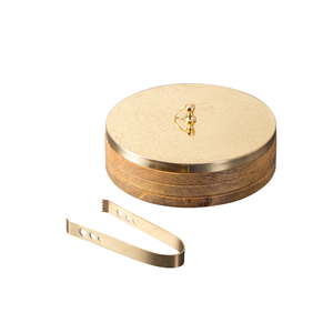 Casserole en bois naturel pour la maison, vaisselle personnalisable avec logo, couvercle et pince en laiton, fabricant indien, boîte à roti. - Product Image 1