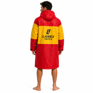 Parka de Natación de Alta Calidad con la Bandera de España |   Chaqueta Impermeable con Capucha Personalizada con Forro Polar Sherpa para Natación, Surf y Buceo en Invierno - Product Image 4