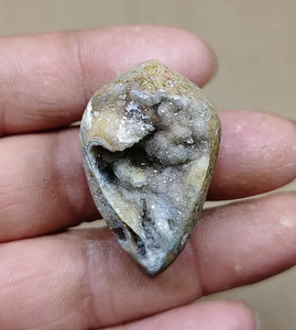 Cabochon Druzy en coquille d'escargot fossile de qualité supérieure, 35x22mm, 67 carats, spécimen de pierre précieuse en forme de cœur pour décoration intérieure et cadeau - Product Image 1