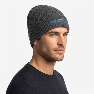 Bonnet en tricot gris personnalisé avec revers, chaud pour l'hiver, avec logo personnalisé - Product Image 4