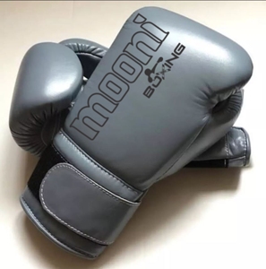Gants de boxe de combat et d'entraînement Muay Thai personnalisés en cuir synthétique, sans protège-poignets, 24 oz, universels, lestés, avec fermeture auto-agrippante - Product Image 3