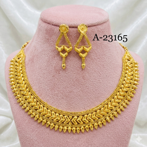 MOLL JEWELLERS ชุดเครื่องประดับเลียนแบบชุบทอง 24K ได้รับการรับรองจากผู้ที่ไม่ใช่ฝ่ายใดของบริษัท สร้อยคอและต่างหูอัลลอยด์สังกะสีสำหรับผู้หญิงทันสมัย 0.3 ม. - Product Image 3