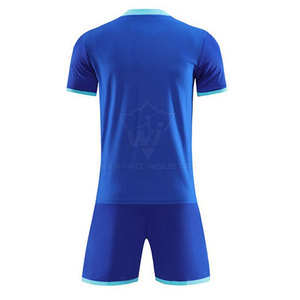 Uniforme de fútbol ligero y transpirable hecho de tela de poliéster de alta calidad para mejorar el flujo de aire y la absorción del sudor. - Product Image 2