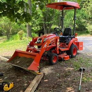 รถแทรกเตอร์ตัดหญ้า Kubota BX1880 23 แรงม้า พร้อมที่ตักดินด้านหน้า รถตักล้อยางขนาดเล็ก รถแบคโฮขนาดเล็ก อะไหล่เครื่องยนต์มือสอง - Product Image 1