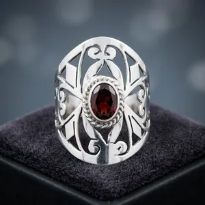 Bague en argent sterling 925 avec pierre précieuse ovale grenat rouge, motif floral filigrané vintage, bijou de cocktail élégant, cadeau pour femme - Product Image 2
