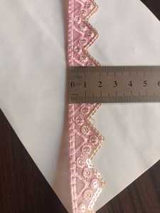 Dentelle brodée en polyester en gros avec bord festonné à sequins, approvisionnement en vrac pour bordure de vêtement, OEM ODM personnalisé - Product Image 2