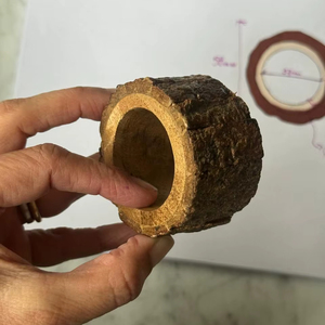 Anneau de serviette en écorce de manguier, design vintage tendance, best-seller, décoration de table pour mariage. - Product Image 1