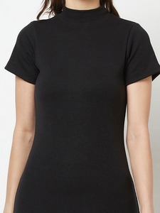 Vestido ajustado de manga corta premium con cuello redondo, minivestido de punto, producción OEM - Product Image 2