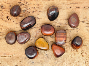 Piedras Talladas de Ojo de Tigre Rojo de 20-30 mm, Forma Irregular, Venta al por Mayor, Reiki, Feng Shui, Amuleto, Decoración del Hogar, Origen Gujarat - Product Image 5