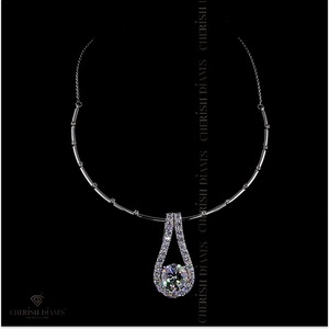 Collier pendentif goutte en diamant de laboratoire taille brillante au design tendance, poids total 18,75 carats, idéal pour mariage et anniversaire - Product Image 1