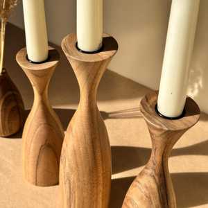 Candelabro de Madera Maciza con Elegante Diseño de Reloj de Arena para Interiores de Hogar Moderno, Sala de Estar, Comedor, Dormitorio y Regalos - Product Image 3