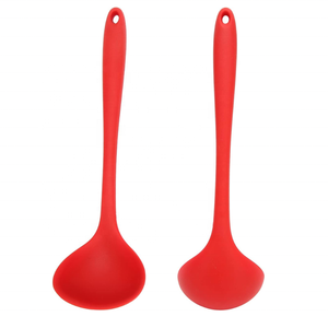 Cucharón de sopa de silicona resistente al calor para servir con mango de revestimiento sólido - Product Image 1