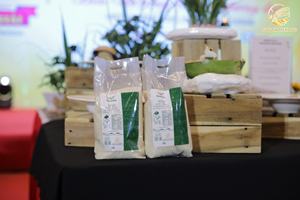 Arroz ST25 Perfumado de Grano Largo de Vietnam - Bien Molido, Doble Pulido, Clasificado por la Fábrica de Arroz del Sur del Mekong WA0084786436556 - Product Image 2