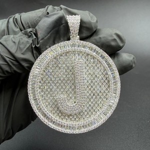 Colgante de Letra de Moissanita de Lujo, Plata 925, Corte Baguette, Engaste de Canal, Charm Temático, Unisex, Uso Diario - Product Image 1