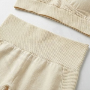 Conjunto Deportivo Seamless para Mujer, Talla Grande, Ropa de Yoga hasta la Rodilla, Diseño Sólido, Color Personalizado, Traje de Gimnasio - Product Image 5