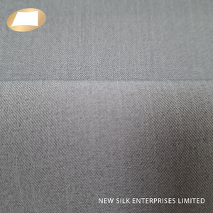 Tissu sergé tissé en 96 % polyester et 4 % élasthanne, avec une belle poignée, très demandé pour les chemises - Product Image 3