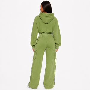 ONETEN APPARELS Conjunto Deportivo Unisex Verde con Sudadera Corta con Capucha y Pantalones Jogger, Manga Larga, Corte Ajustado, Estilo Casual Vintage para Invierno - Product Image 2