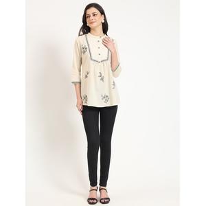 Top de algodón bordado de cuello redondo blanco para mujer, de la mejor calidad, con ajuste cómodo para el verano y la oficina, en venta. - Product Image 1