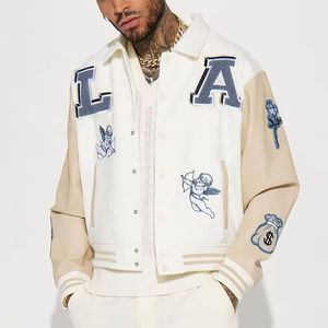 Chaqueta Varsity Beige Crema Personalizada OEM para Hombre, Bordado Chenille, Gráfico de Cupido, Parches, Cuerpo de Lana, Mangas de Cuero, Estilo Urbano - Product Image 1