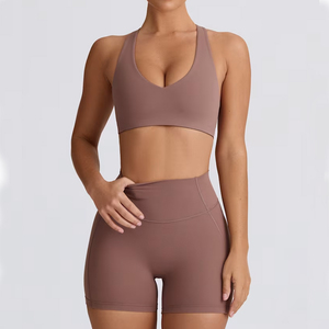 Ensemble d'entraînement pour femmes, haut de yoga et short, vêtements de sport respirants à séchage rapide, services OEM - Product Image 3