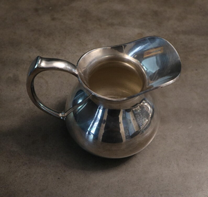 Jarra de Agua de Acero Inoxidable con Logotipo Personalizado, Acabado Brillante para el Hogar, Cocina o Mesa - Product Image 5