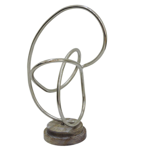 Escultura Moderna de Aluminio Plateado con Eslabones Entrelazados – Decoración de Arte Metálico Abstracto Contemporáneo con Base Redonda de Madera Natural - Product Image 1