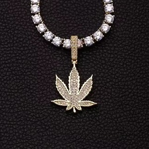 Pendentif Feuille de Cannabis Hip Hop en Argent 925, entièrement serti de Moissanite VVS, Collier Feuille de Cannabis, Cadeaux pour les amateurs de cannabis - Product Image 5